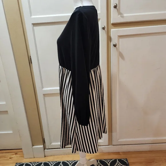 SHEIN Women's Vertical Stripped Print Dress - Picture 8 of 13